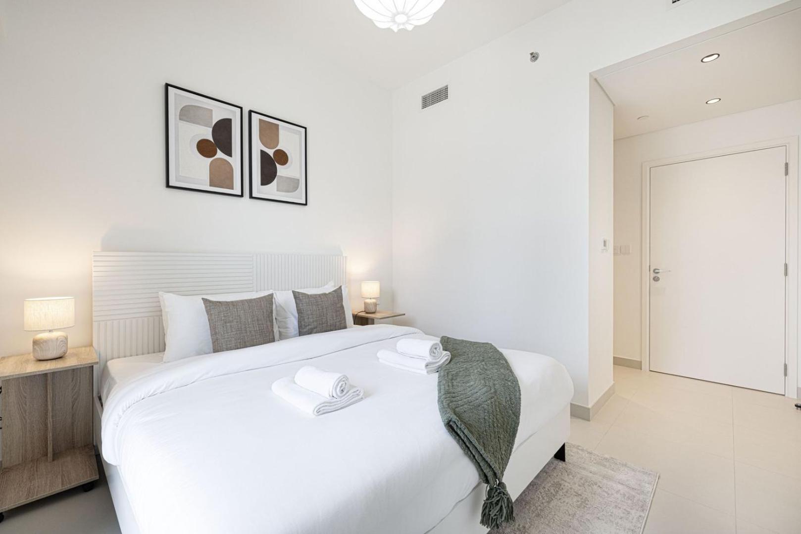 Luxe | 2br | Sea & View | 5 Min To Mall Apartment *