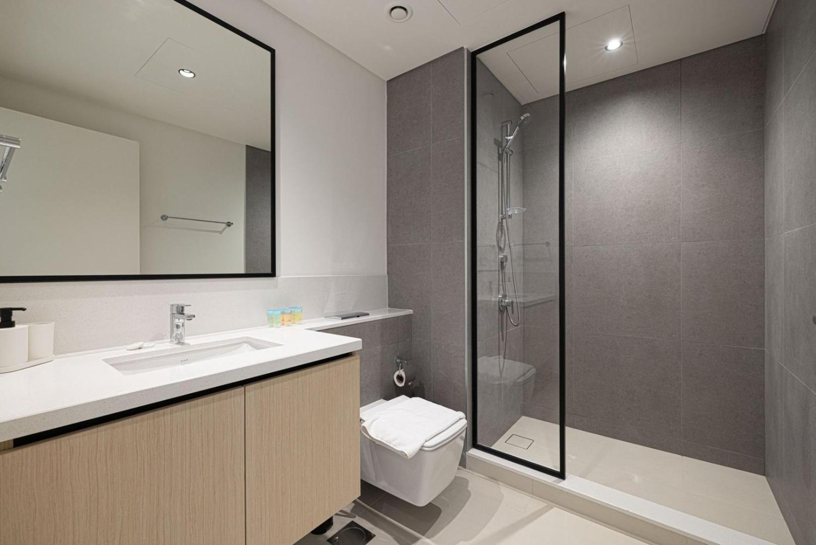 Apartment Luxe | 2br | Sea & View | 5 Min To Mall