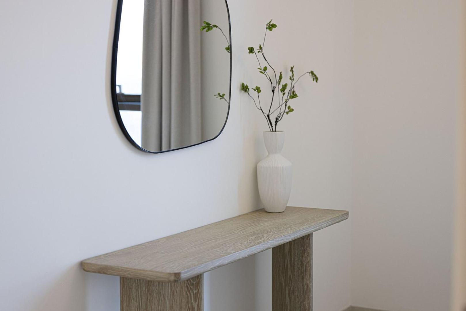 Apartment Luxe | 2br | Sea & View | 5 Min To Mall *